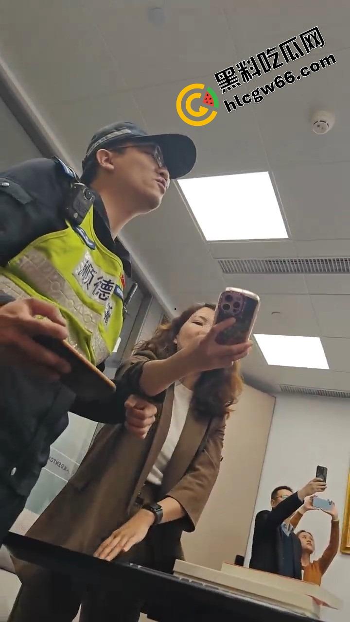 大成佛山律所主任爱上99年律师【黄晓蕾】硬捧上位引爆律所内斗。抢公章撬门性爱视频全程高能！-12