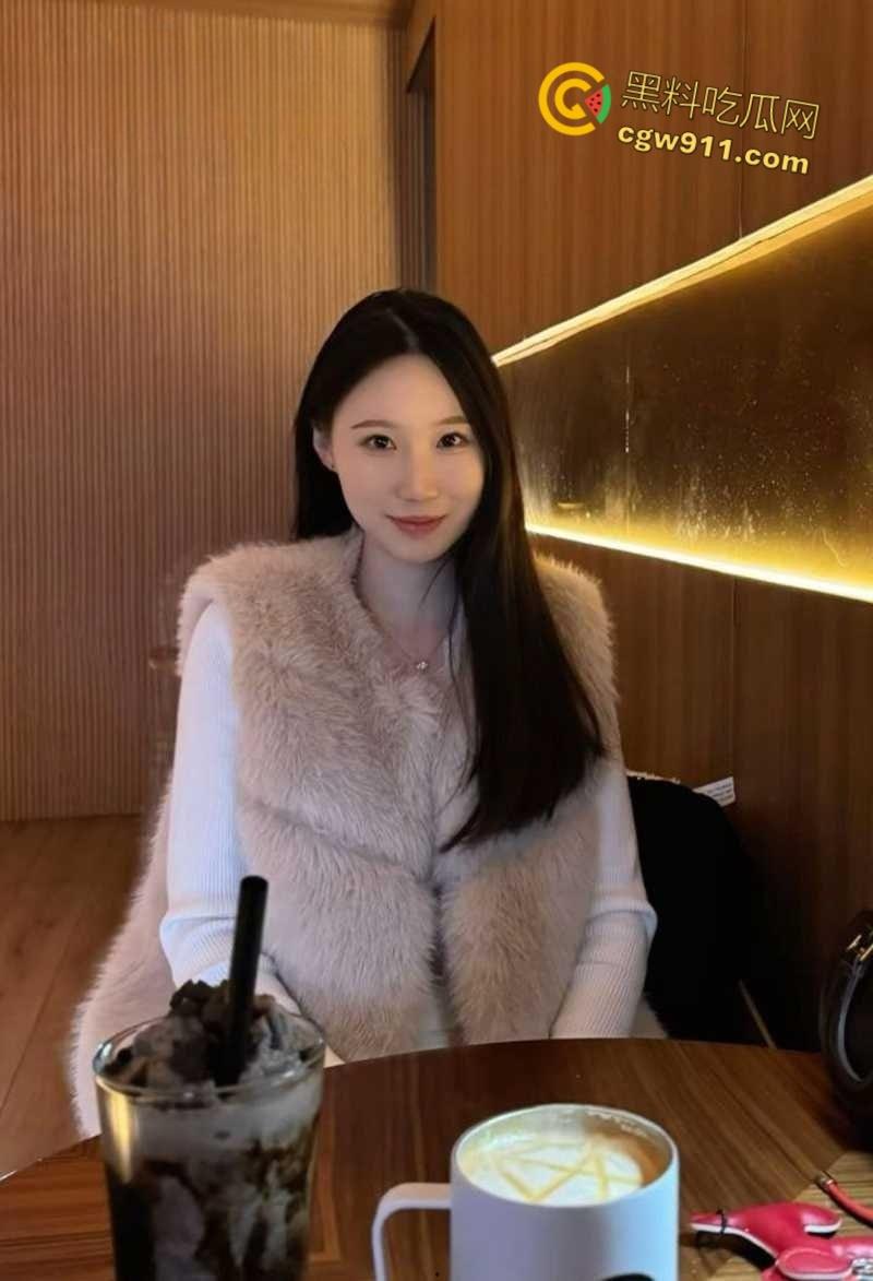 保定理工校花 【徐丽颖】,约炮成瘾玩情趣调教,穿JK戴狗链被爆操颜射吞精,堪称校园公交车随便上!-3