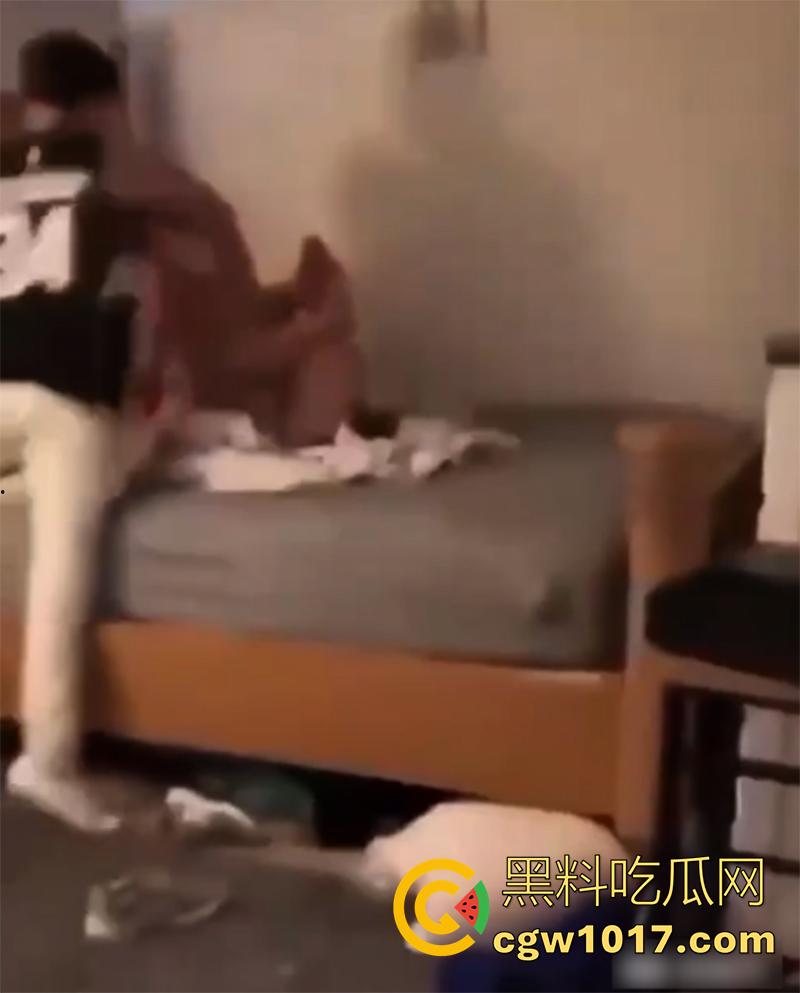 最屌捉奸时刻，都挨拳头了还没拔出来，全程对峙鸡巴一直在逼里，这是还打算继续么？不射出来誓不罢休啊！-3