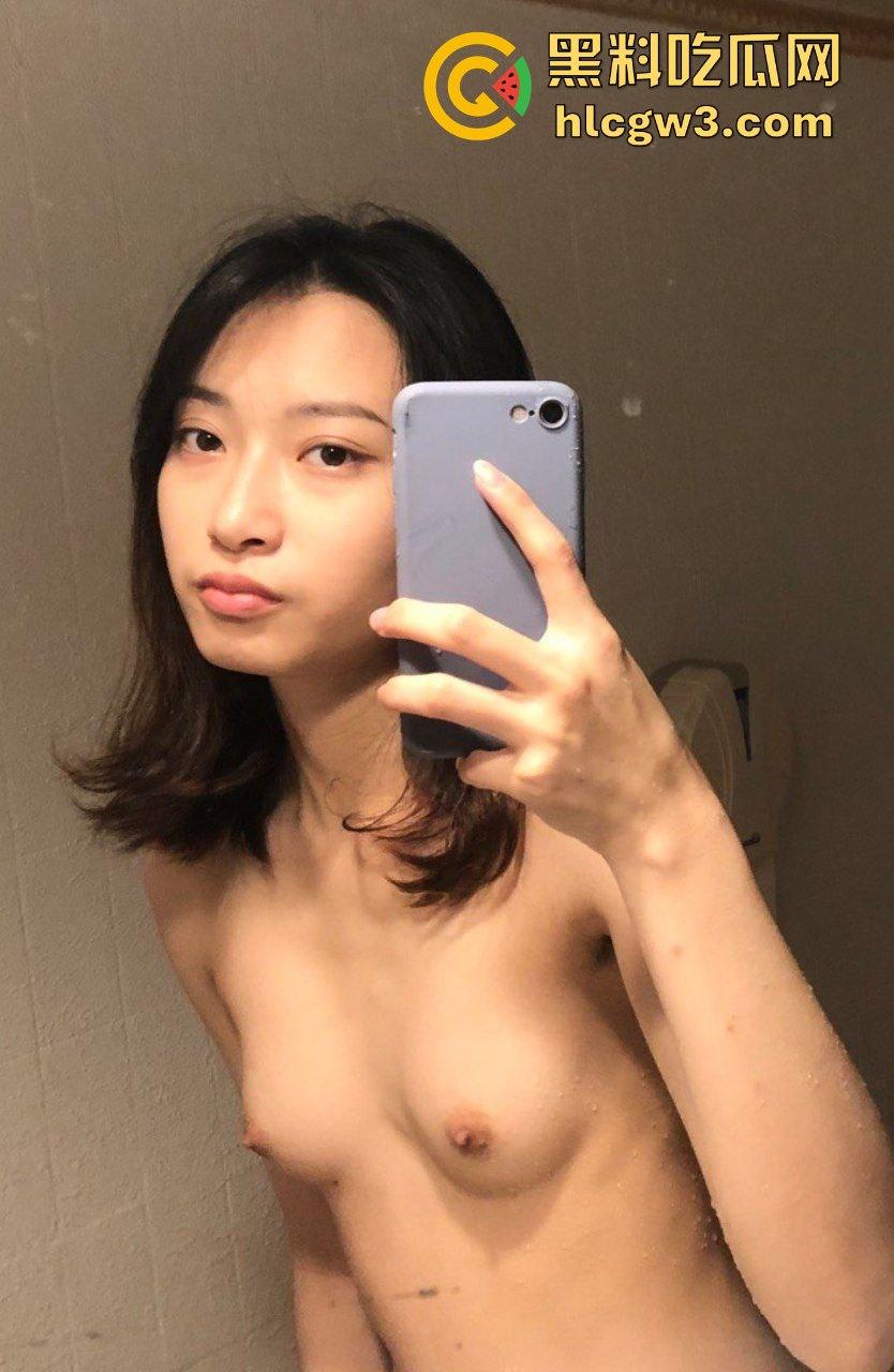 云盘惊爆大学学院派美女【薛晴晴】视频,清纯外表下骚浪翻天，富二代酒店无套猛操，口交服务后颜射满脸!-4