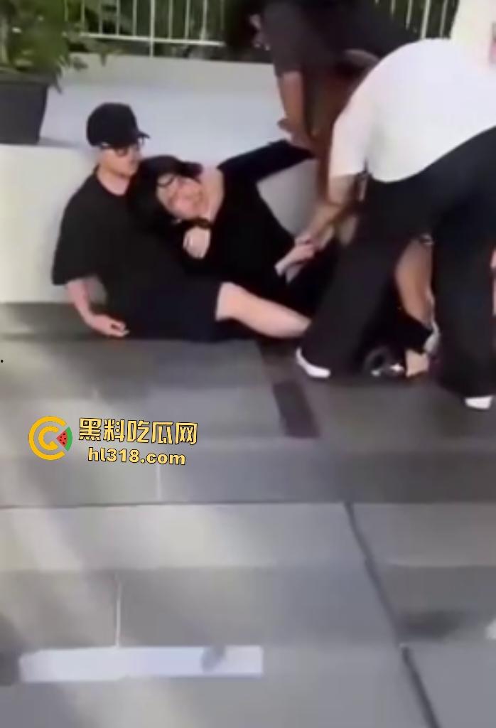 马来西亚华裔女学生被男友家暴囚禁好不容易逃出来又惨遭男友割喉，真是逃不出恶魔手爪啊！-7