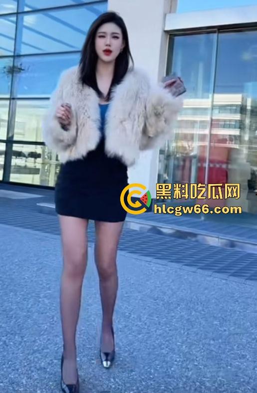 销冠车娘勾魂卖车新套路曝光，送车震体验让你试质量，黑丝高跟小脚暗号一出，顾客鸡巴硬得成交秒签！-2