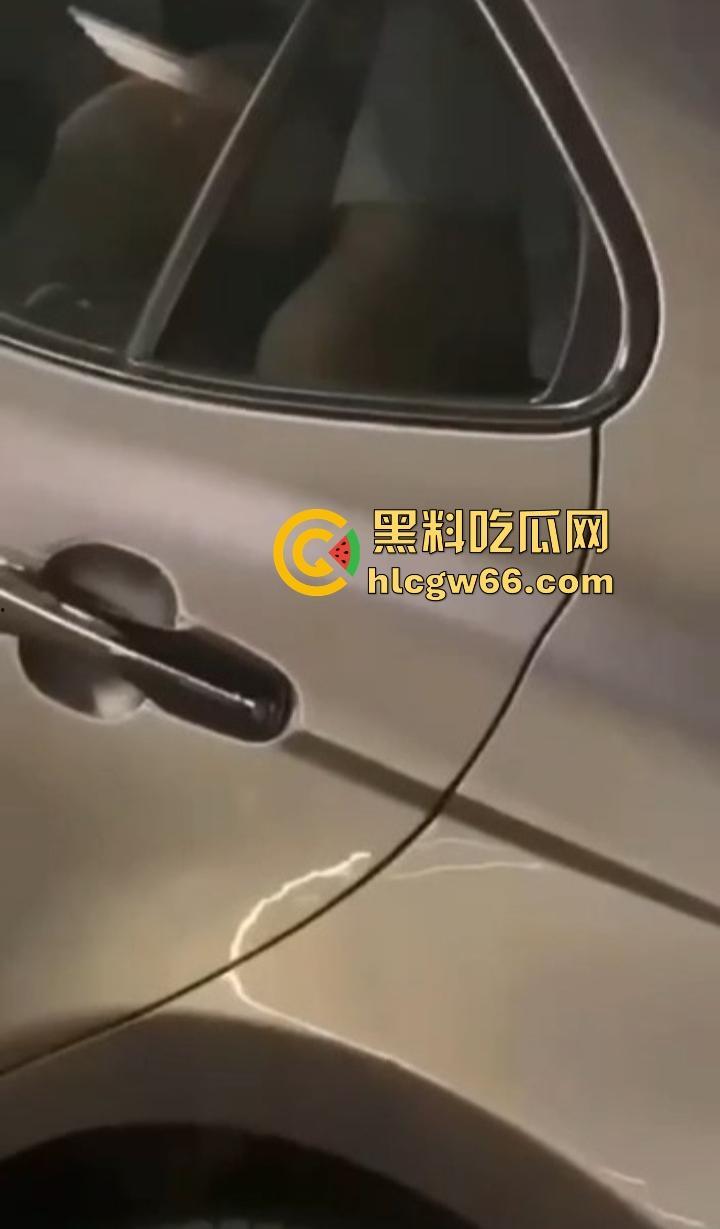 销冠车娘勾魂卖车新套路曝光，送车震体验让你试质量，黑丝高跟小脚暗号一出，顾客鸡巴硬得成交秒签！-9