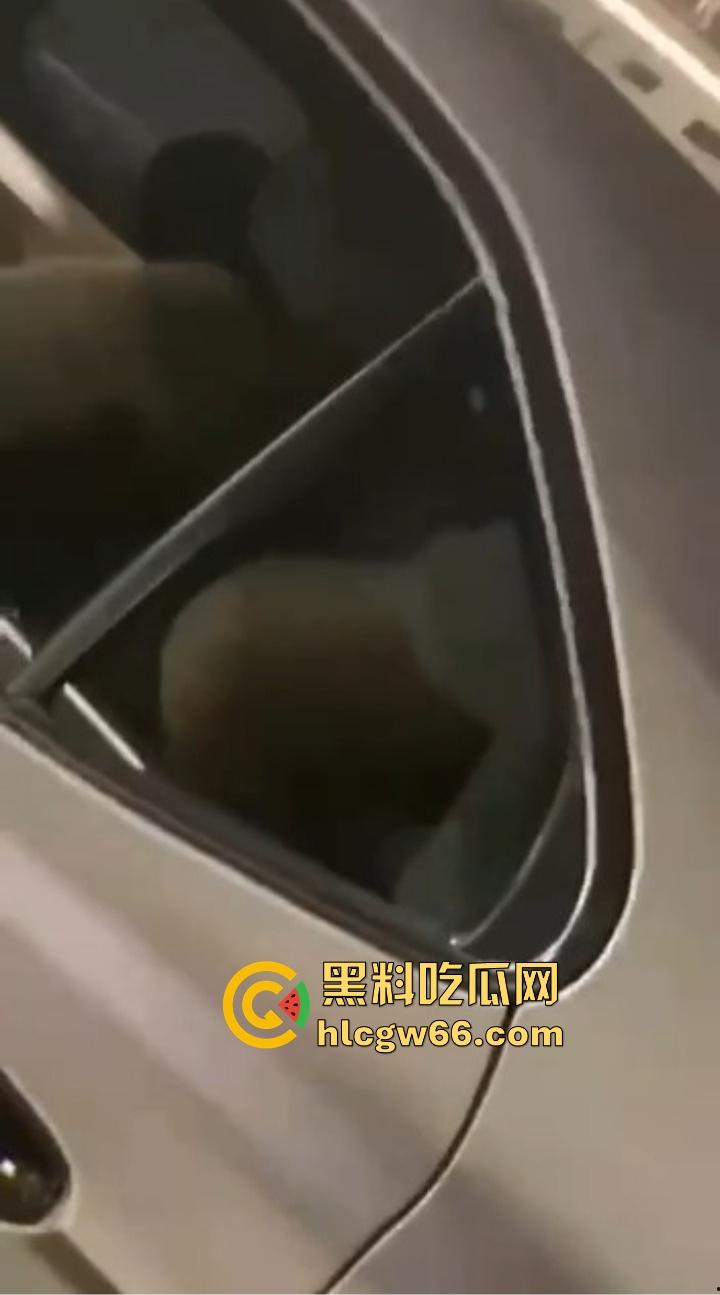 销冠车娘勾魂卖车新套路曝光，送车震体验让你试质量，黑丝高跟小脚暗号一出，顾客鸡巴硬得成交秒签！-11