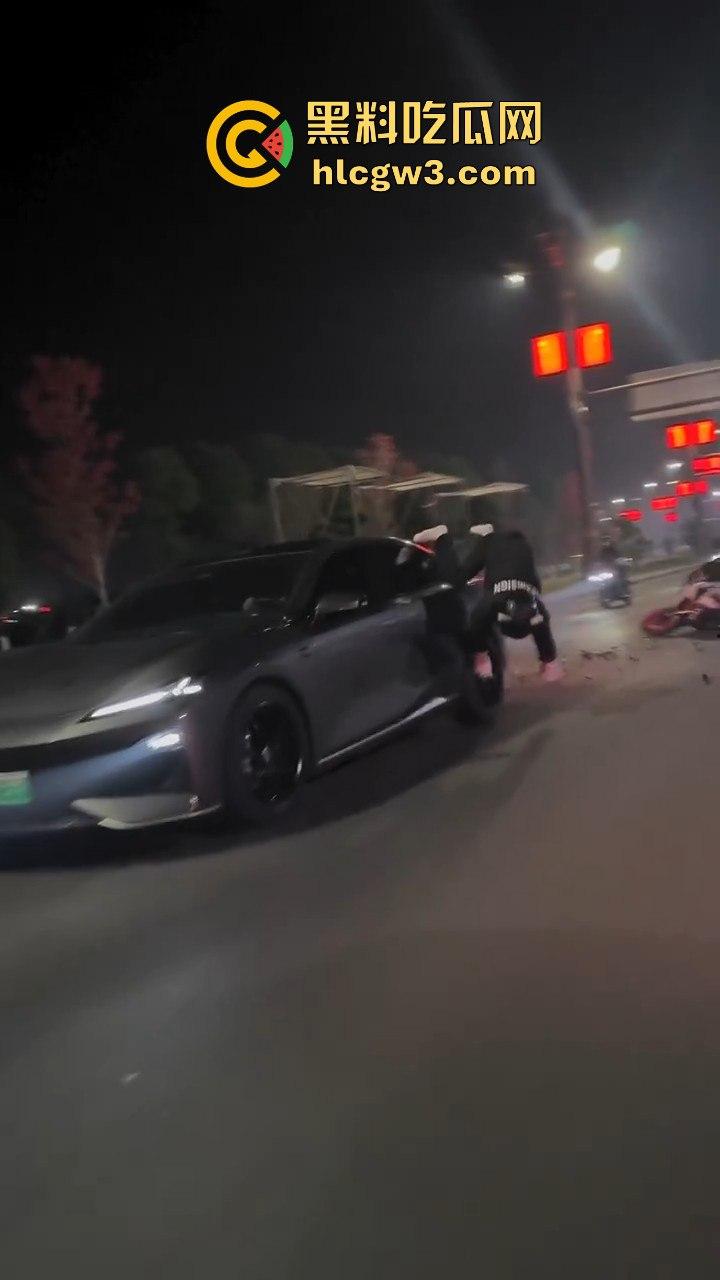 小伙用命演绎春风摩托视频，360度托马斯直接飞上天，升格镜头记录最后一刻，玩命操作震撼全网！-9