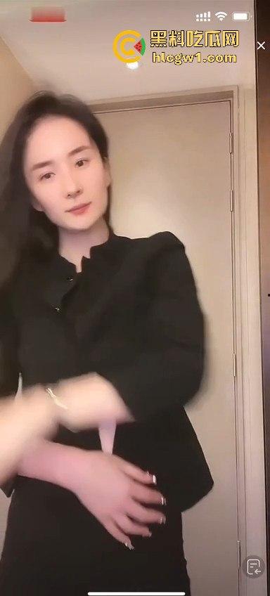 抖音山寨杨幂网红『小幂幂』黑丝跳骚舞捞金,杨幂粉大哥直言操不到真幂,那就狂操这仿版贱货解馋解渴!-2