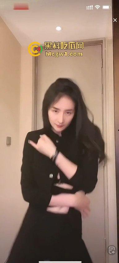 抖音山寨杨幂网红『小幂幂』黑丝跳骚舞捞金,杨幂粉大哥直言操不到真幂,那就狂操这仿版贱货解馋解渴!-5