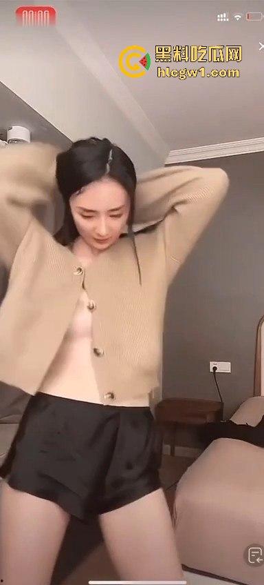 抖音山寨杨幂网红『小幂幂』黑丝跳骚舞捞金,杨幂粉大哥直言操不到真幂,那就狂操这仿版贱货解馋解渴!-10