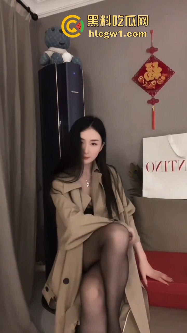 抖音山寨杨幂网红『小幂幂』黑丝跳骚舞捞金,杨幂粉大哥直言操不到真幂,那就狂操这仿版贱货解馋解渴!-11