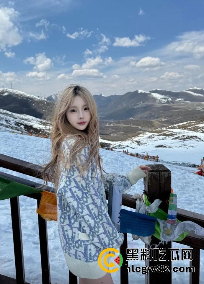 四川22岁骚鸡【林琳】包月卖逼当情人，吃一个月鸡巴换俩包，朋友圈晒包背地里卖逼！-13