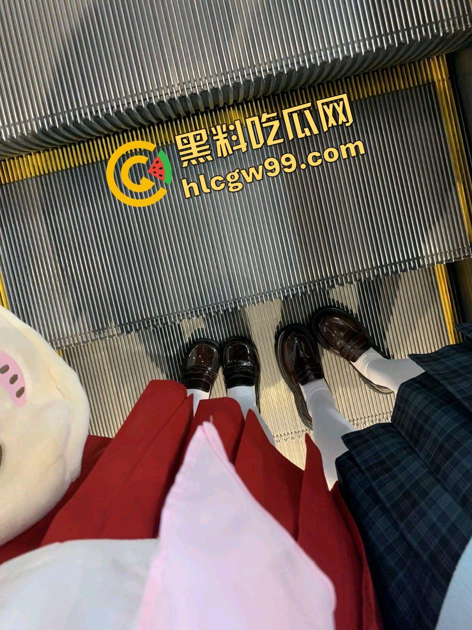 抖音黄毛精神小伙【蔡少】得吃小学未满18JK白丝妹，被女孩父亲撞见暴力殴打！原创独家曝光流出！-6