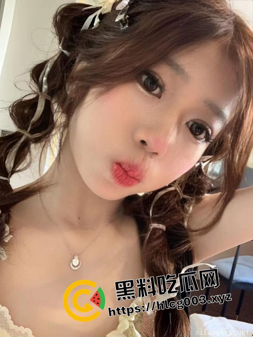 极品露脸萝莉【欢欢】第二弹！超全流出整理合集 主动掰开粉嫩双穴 口腔展示完美口爆圣体-25