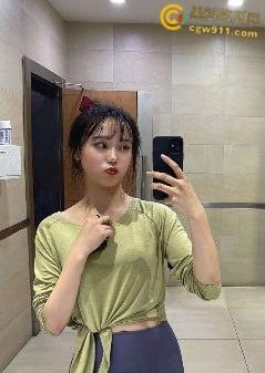 郑州大学第一附属医院护士【孟江雪】，和男同事偷情被男友曝光，经常内射吞精性瘾很大，蕾丝豹纹骑乘榨精 ！-3