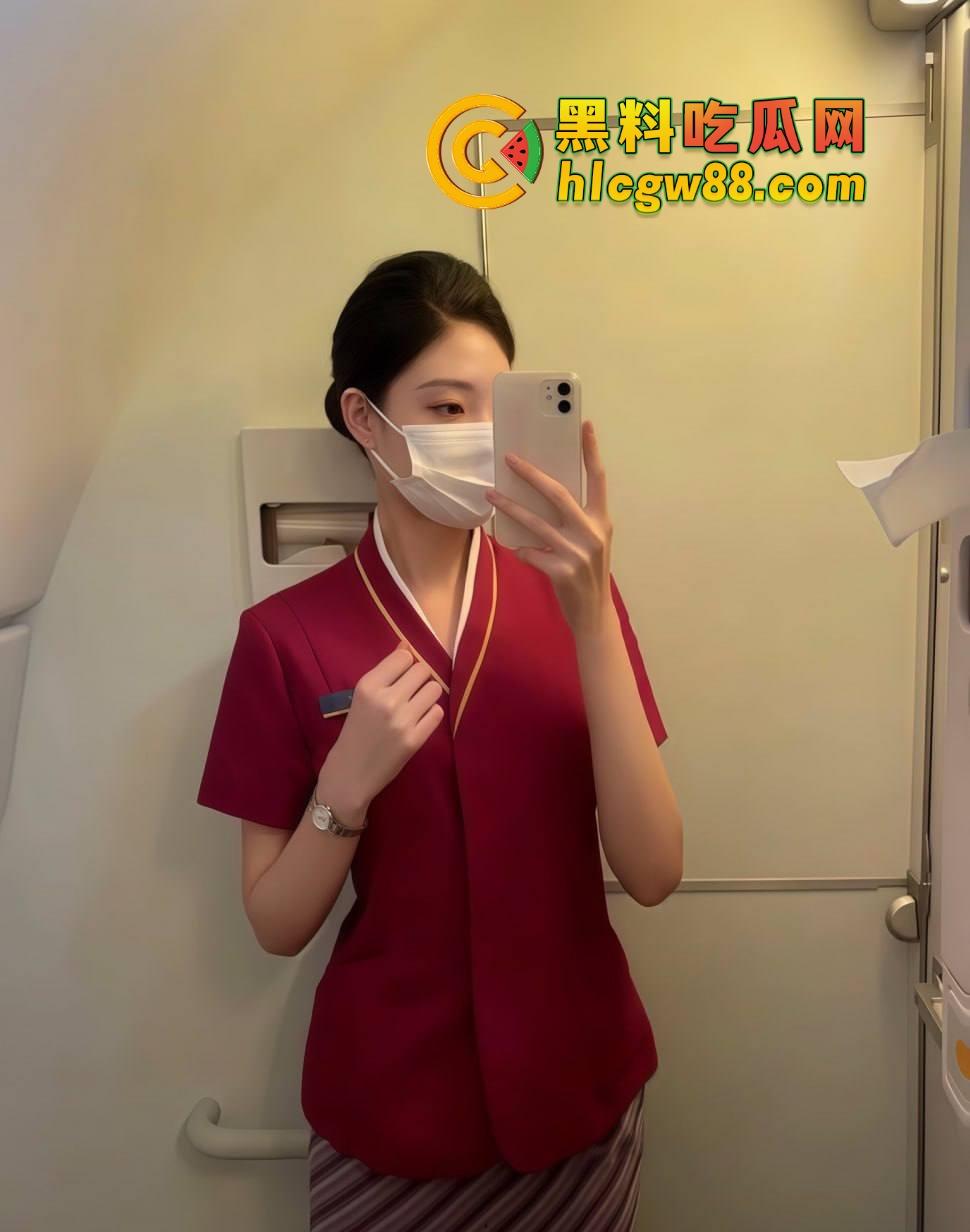 南航空姐『李梅』被大佬调教成空中性奴，飞行前真空服务顾客，航程中厕所抠逼自慰，下机还要穿制服接着干！-16