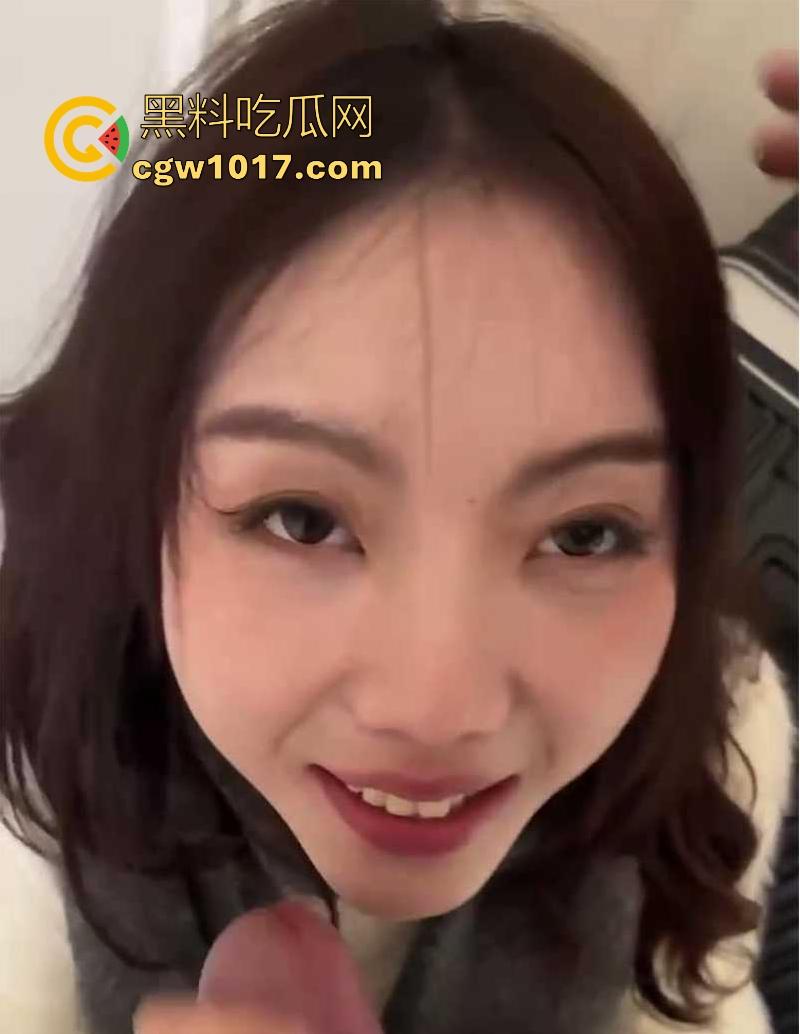 约炮山西大学舞蹈系【刘雯慧】随时随地嘴里都要塞根鸡巴的骚逼，自称水多无套党，这骚劲儿隔着屏幕都能熏着！-9