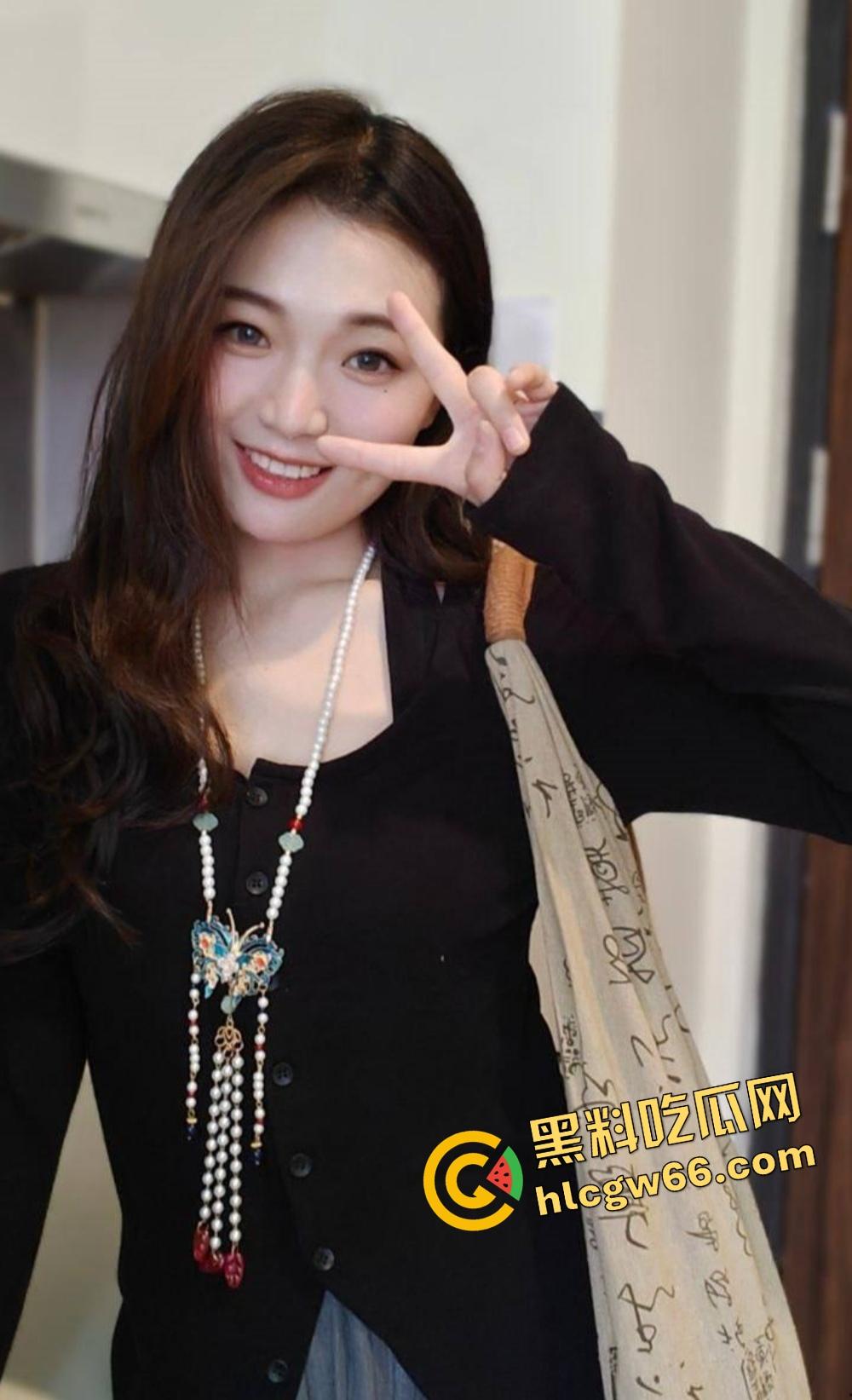 绵阳小龙坎老板娘『邱文倩』制服play干翻金主，火锅不一定好吃，但她的口活能让金主吃到高潮！-1