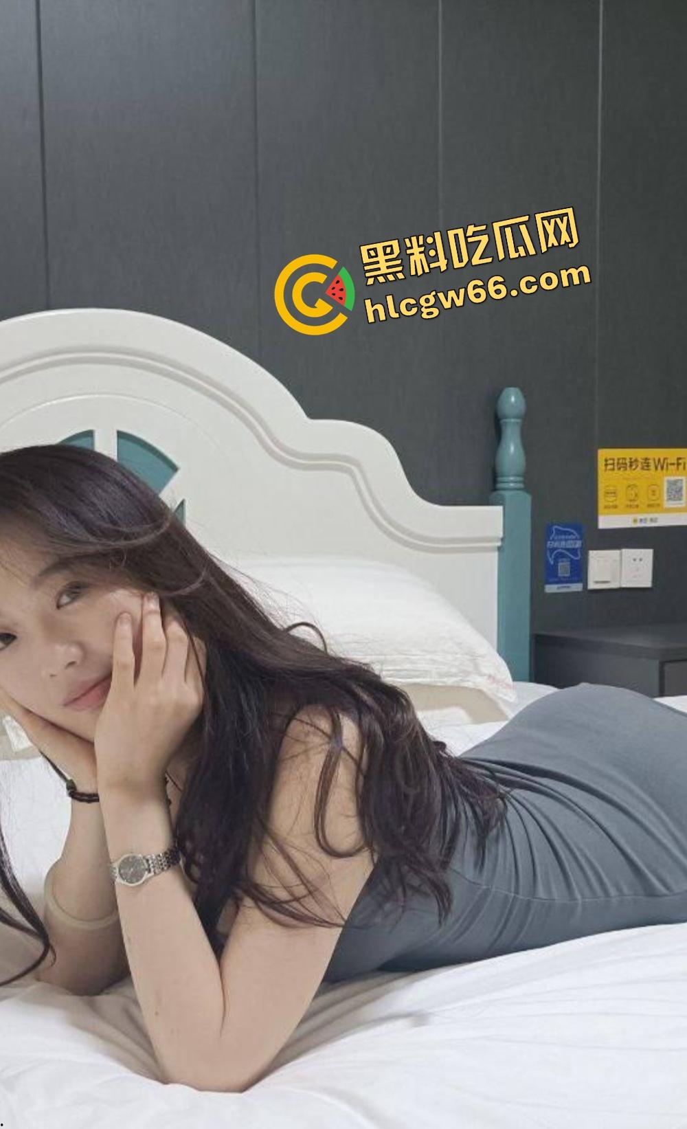 绵阳小龙坎老板娘『邱文倩』制服play干翻金主，火锅不一定好吃，但她的口活能让金主吃到高潮！-4