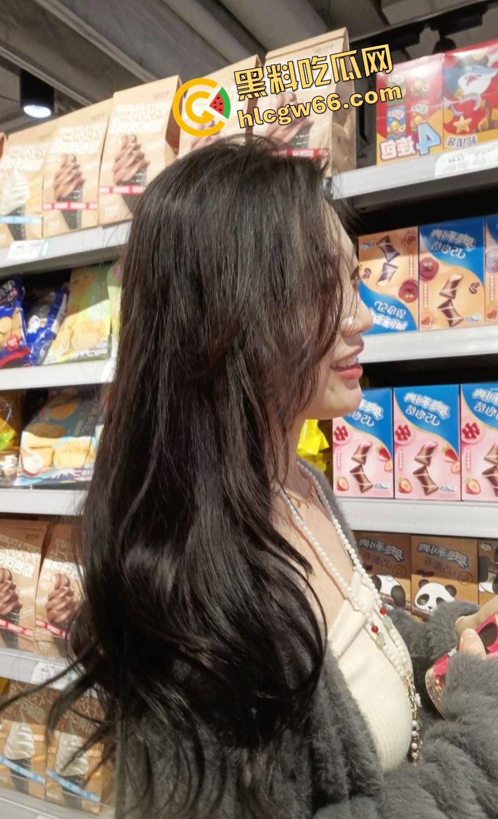 绵阳小龙坎老板娘『邱文倩』制服play干翻金主，火锅不一定好吃，但她的口活能让金主吃到高潮！-10