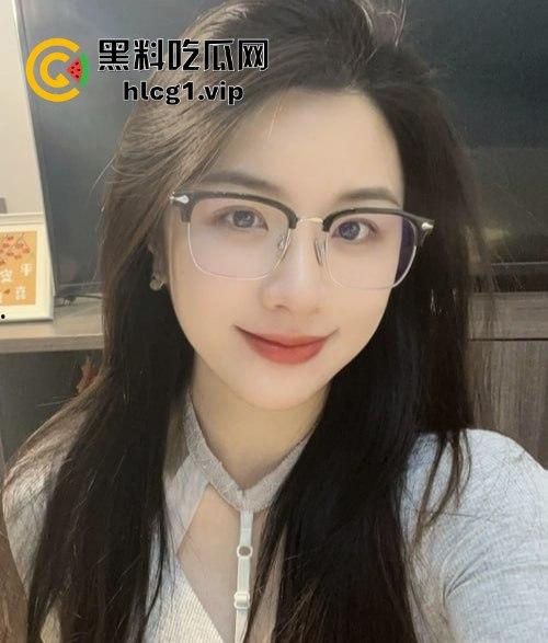 绿帽圈新晋推特大神出手！眼镜骚妻红丝勾魂，大佬后入爆插，娇喘声声透屏撩人！-2