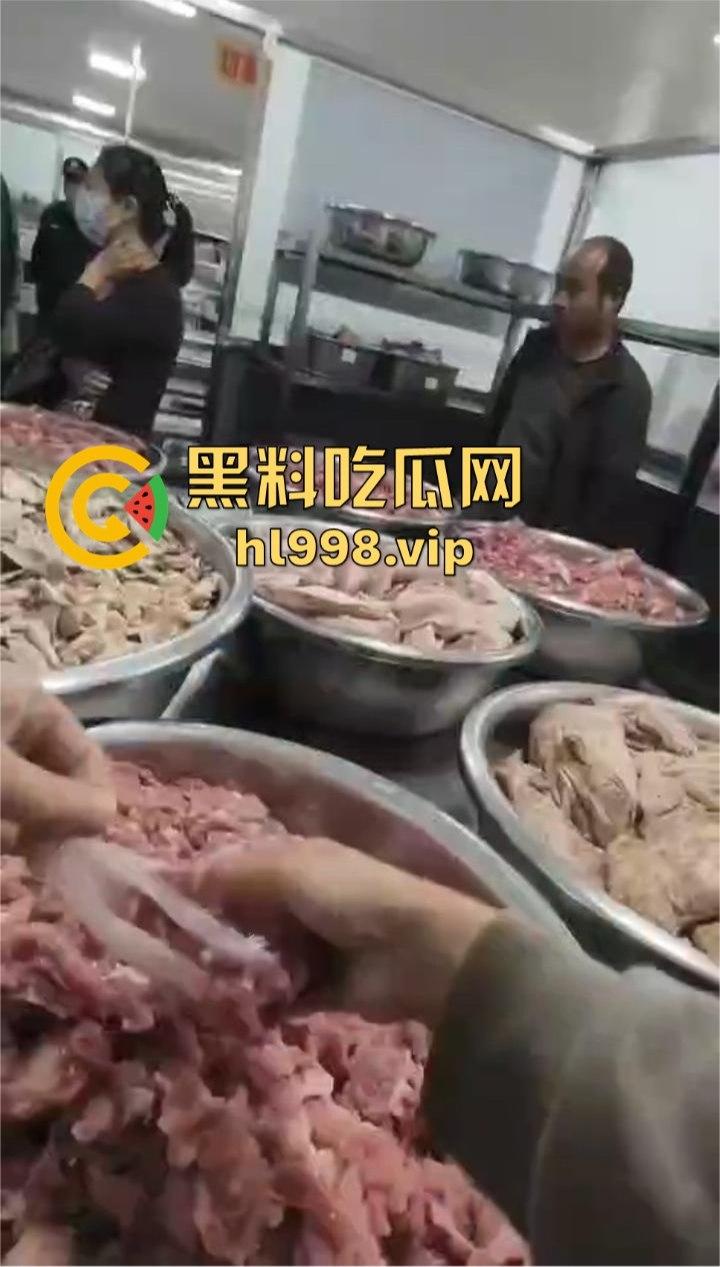 云南昆明长丰学校食堂提供变质肉？校方荒谬回应惹众怒：臭肉怕啥，老鼠蟑螂都能吃！-10