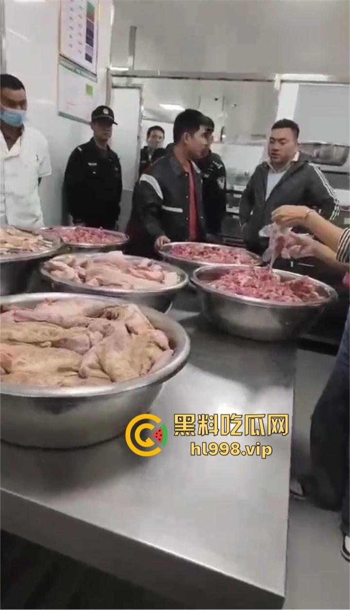 云南昆明长丰学校食堂提供变质肉？校方荒谬回应惹众怒：臭肉怕啥，老鼠蟑螂都能吃！-13