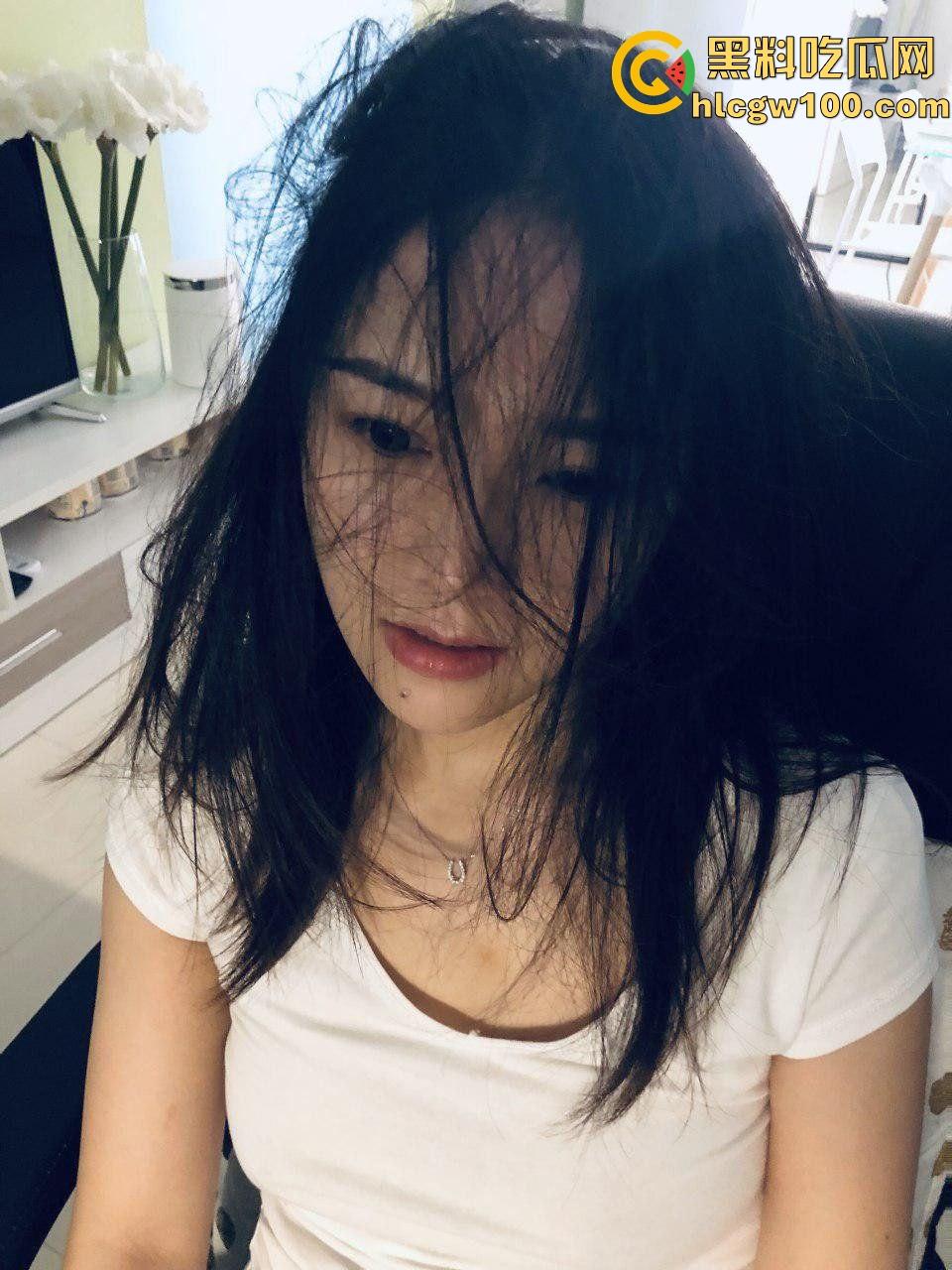 陕西西安初中教师【杨丽】背着老公疯狂约炮，爱吃精液每次舔得干干净净，艹完一次还浪得想再来第二次！-7