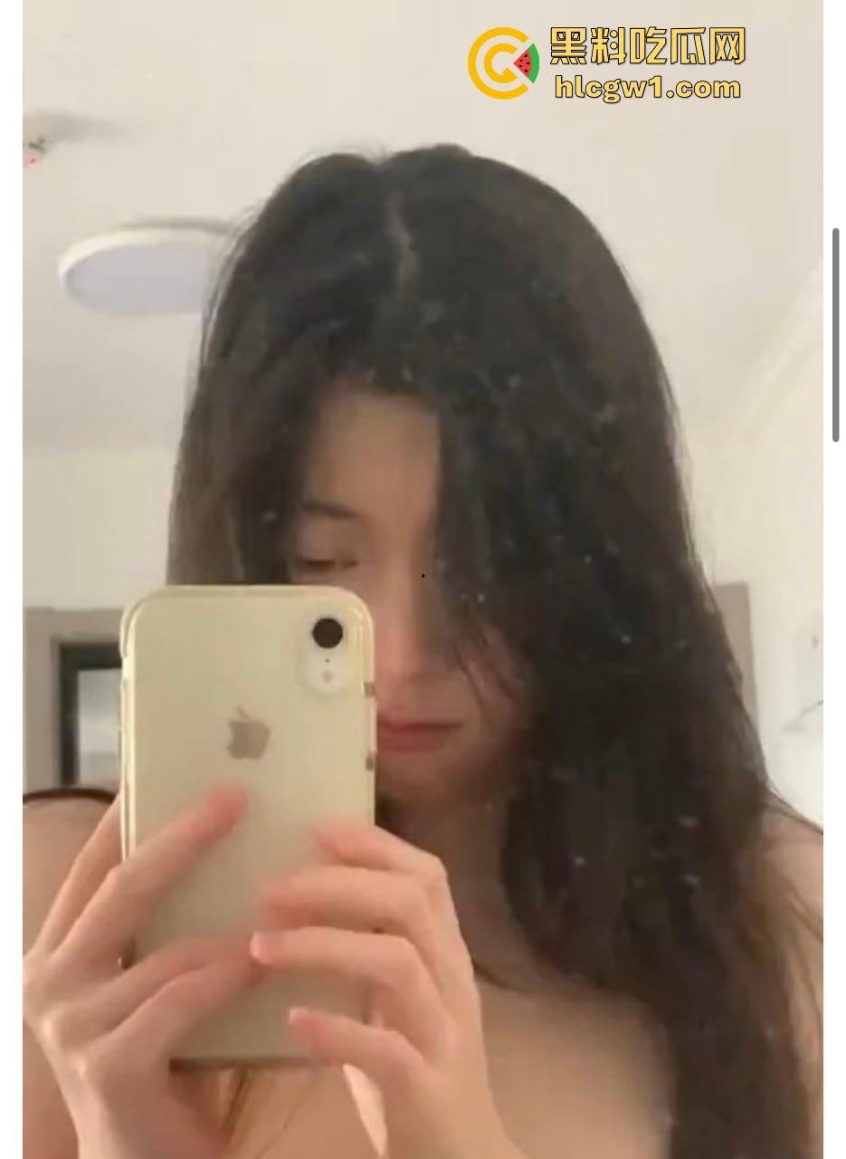 抖音网红【泡泡糖】翻车！给金主的骚浪自拍影片外泄，淫荡姿势看得人顶不住！-13