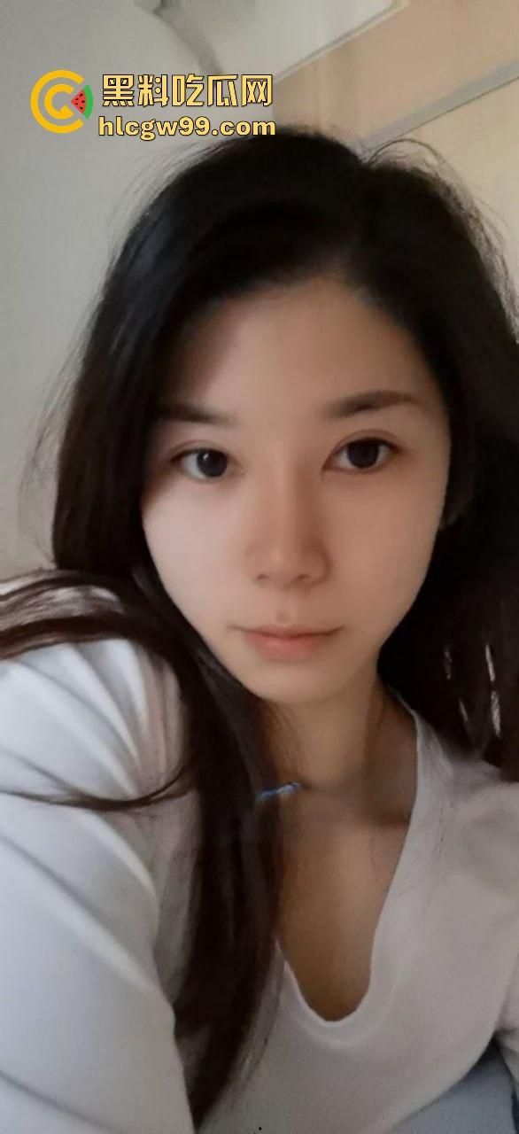 上海【蒋州婷】金主给钱太多卖骚逼被反手曝光，顶级蜜桃臀扭得浪死人，藏不住母狗贱样！-2