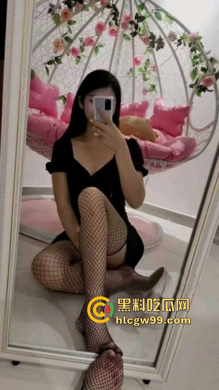 上海【蒋州婷】金主给钱太多卖骚逼被反手曝光，顶级蜜桃臀扭得浪死人，藏不住母狗贱样！-6