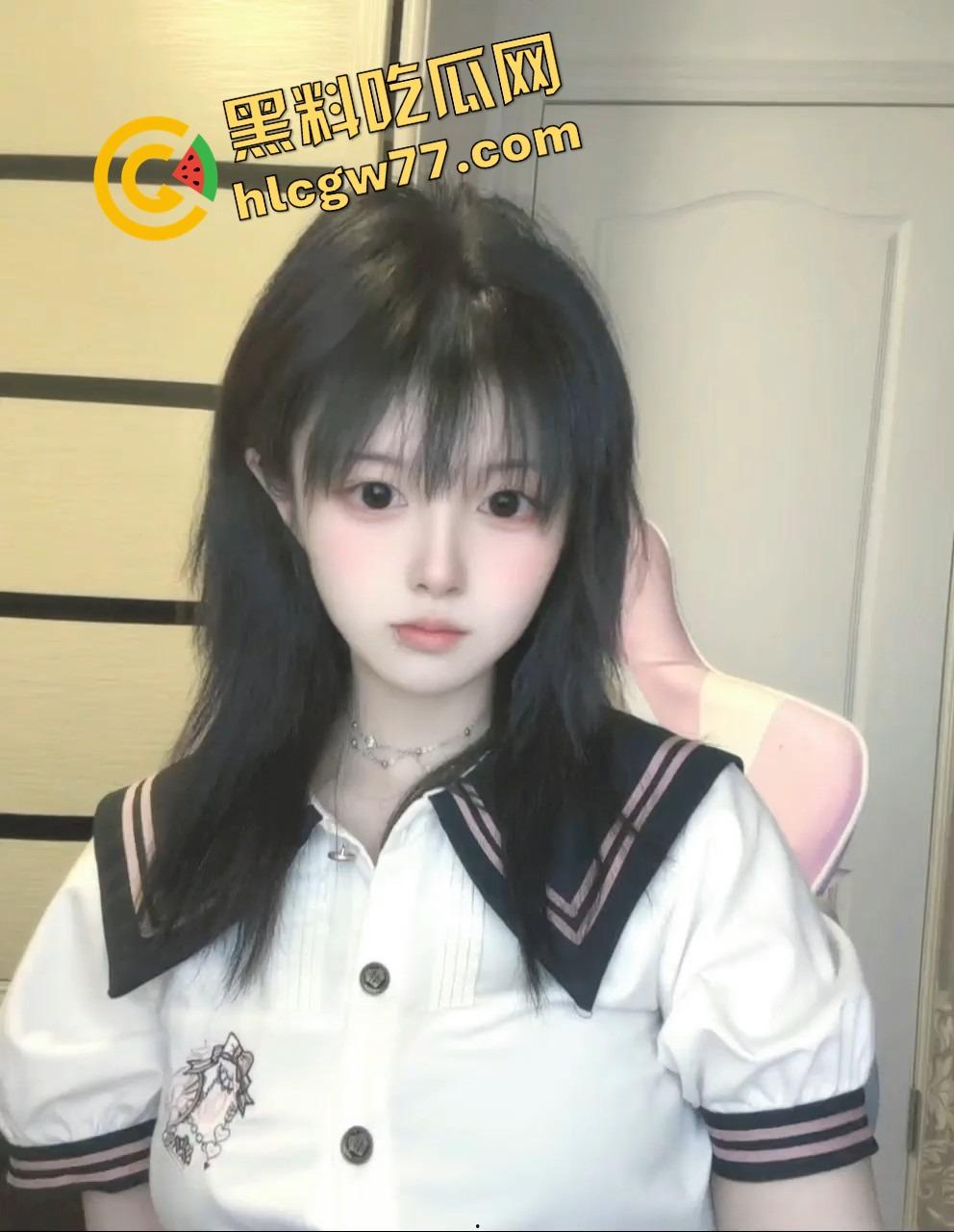 延边奶茶店骚母狗店员『李丹』被操到痉挛,JK装下藏着粉鲍肥臀,内射后入爽翻天,反差感太TM带劲!-1