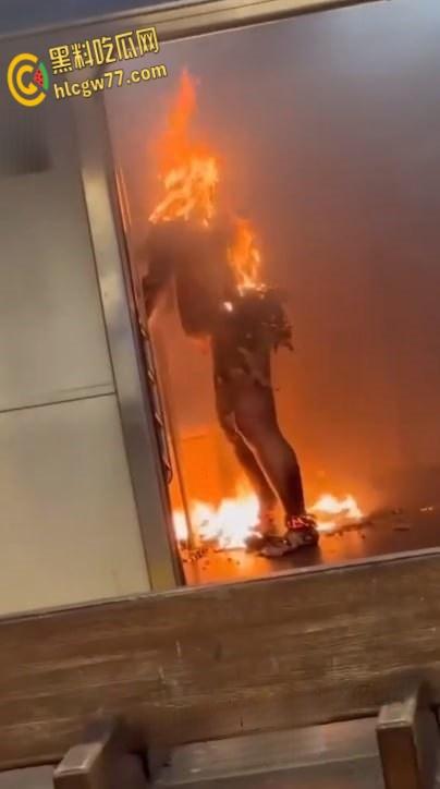 纽约地铁炼狱,危地马拉移民【塞巴蒂奥·萨佩塔 】纵火烧死女子,冷眼玩火震慑人性深渊!-3