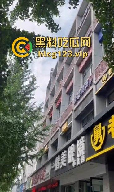 眉山光身跳楼事件！妹子从五楼光溜溜跳下，阿姨们吓得直喊，背后真相到底是什么？-2