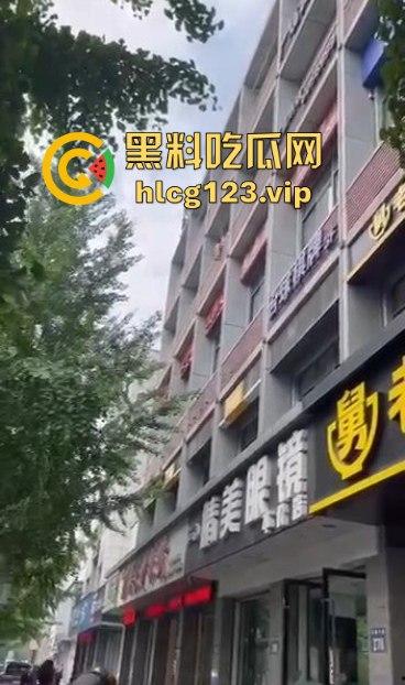 眉山光身跳楼事件！妹子从五楼光溜溜跳下，阿姨们吓得直喊，背后真相到底是什么？-6