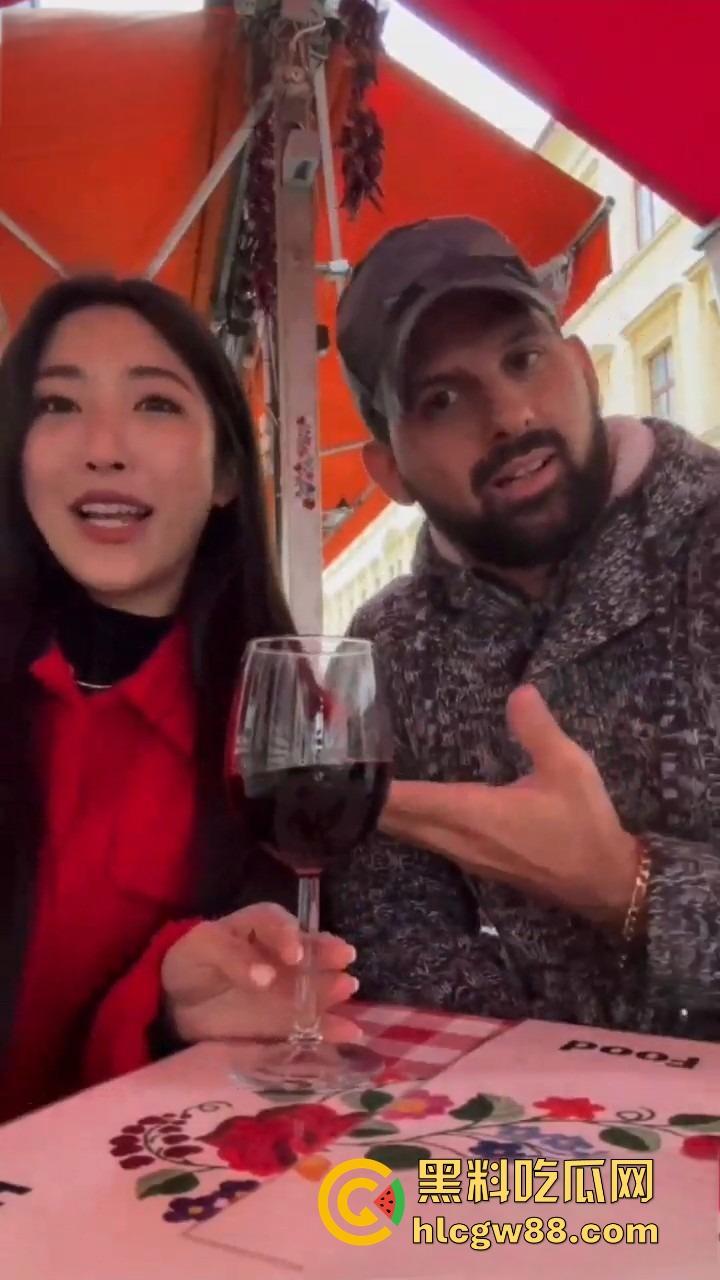 里斯本大奶留学生【胡依冉】街头被老外忽悠回家，共浴吃奶爆操随便玩，巨乳小骚逼被大屌输出！-3