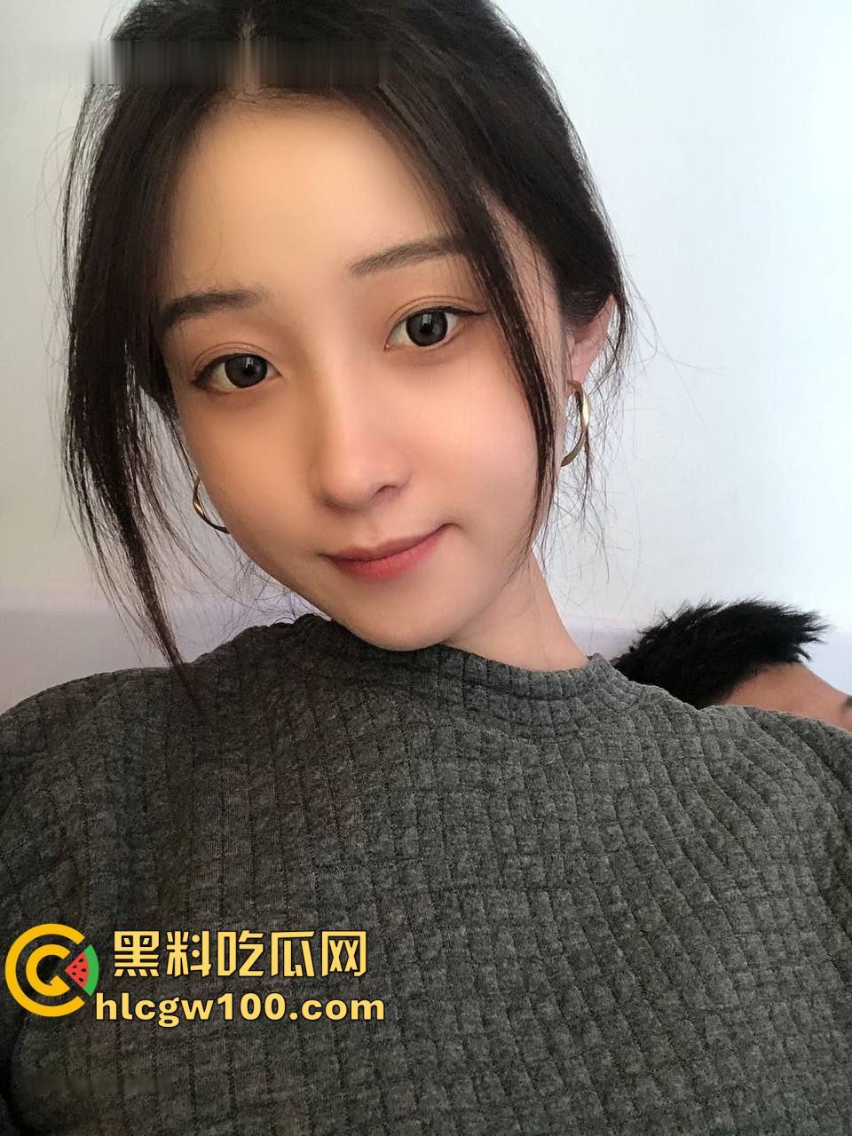 传媒大学清纯校花级女神【吴丽雅】风格多变可欲可甜，人美逼遭罪再美也没用，被渣男插腻了照样曝光！-1