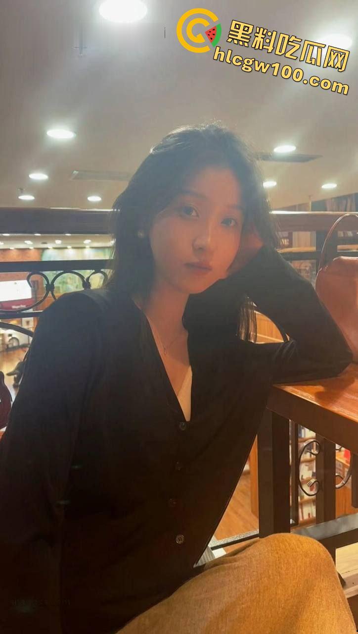 传媒大学清纯校花级女神【吴丽雅】风格多变可欲可甜，人美逼遭罪再美也没用，被渣男插腻了照样曝光！-21