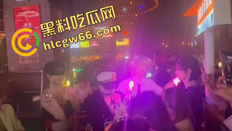 长沙春天夜店姐姐们爆玩男模，腹肌热舞搔到湿，小仙女们轮流上手，今晚不射都难！-19