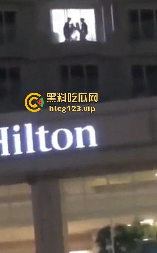 兄弟双飞皮影戏？希尔顿VIP才能看到的画面，有钱人果然懂得玩花样！-7