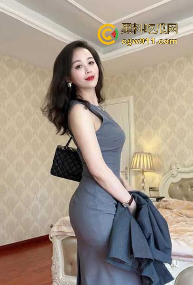 海角乱伦！茶余饭后爆操美艳干妈，肥臀尤物撅腚猛干，揉奶低吟小穴爽翻，风韵犹存的熟女骚物！-1