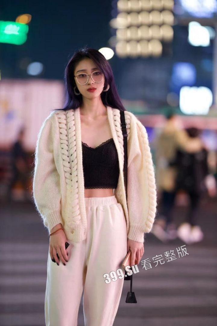 上海模特 活跃于华润万象和安福 并且有男朋友 被金主包养后闹掰 流出性爱视频-5