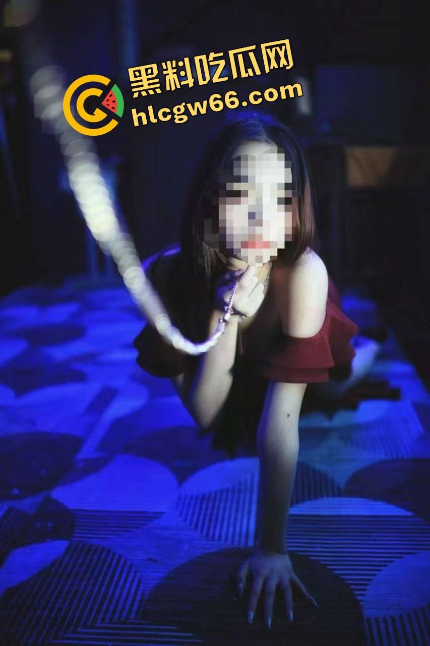 武汉SM酒吧爆料，妹子免费男得500，可吊起来抽逼、滴蜡捆绑全套伺候，M妹排队等调教！-5