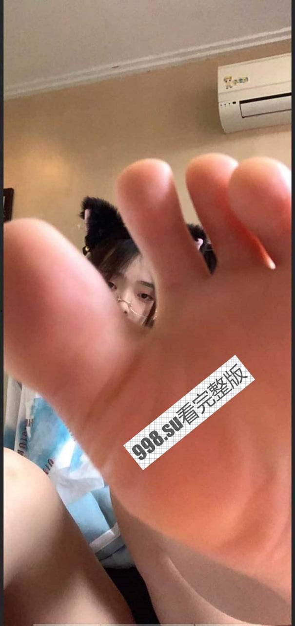 全网疯传 上海工商学院 李思颖 极品反差眼镜娘 大四学姐厕所吃鸡-9