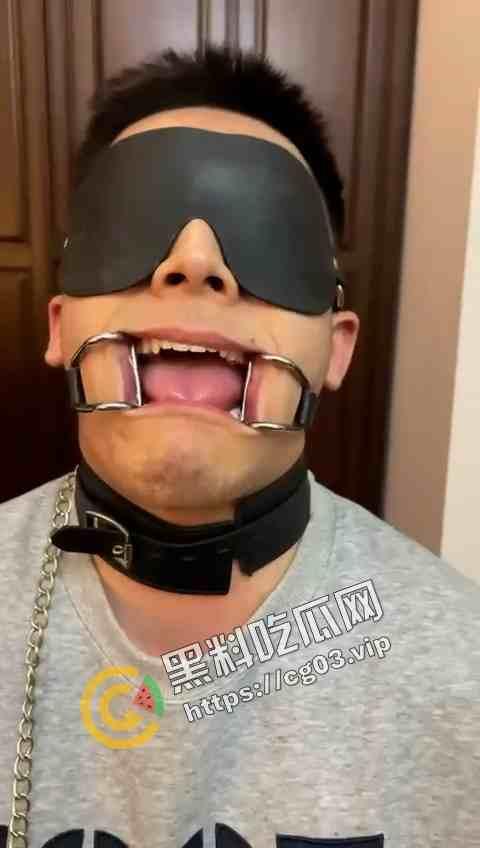 辣眼睛！抖音博主【华呆呆】反差男 表面上型男颜值主播 私底下受虐狂男同 流出视频合集-6