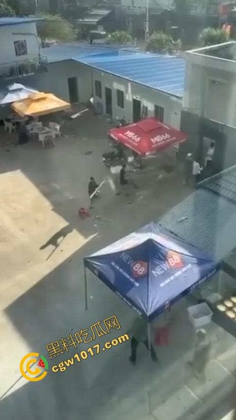 柬埔寨木牌突击抓捕：大楼被围“狗推”慌逃，警笛声与尖叫声交织，大楼一夜成围城！-2