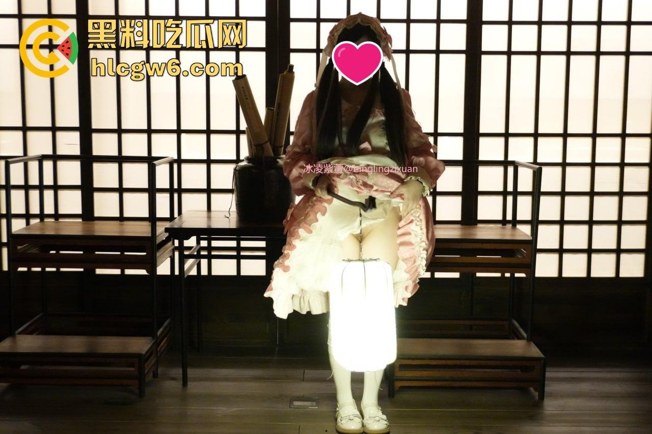 OnlyFans泰国极品骚货情侣【mickeemouse】绿帽癖男友放飞，女友3P、6P大乱斗淫乱得不行！-14