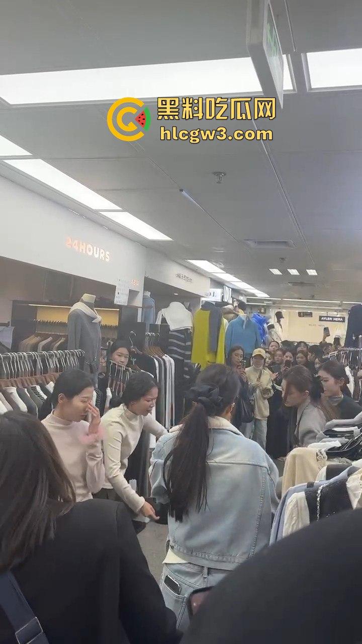 广州沙河服装城大乱斗！多名女子档口互撕，姐妹们龙虎斗，场面劲爆骂声不断！-8