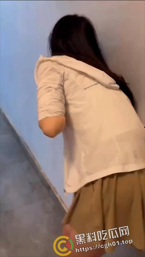 虐胸纯享版！拖鞋打胸 越打越红 小姐姐撕心裂肺的叫声 这乳腺都要打烂了吧-2