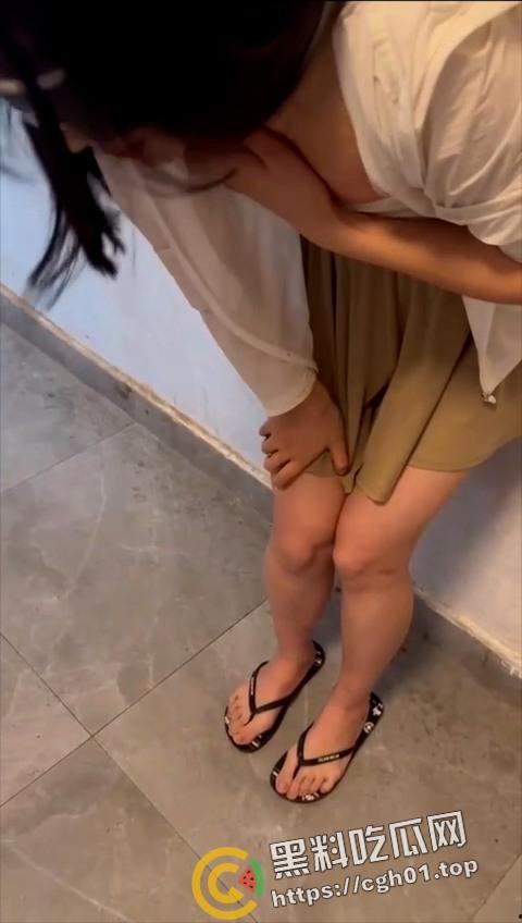 虐胸纯享版！拖鞋打胸 越打越红 小姐姐撕心裂肺的叫声 这乳腺都要打烂了吧-7