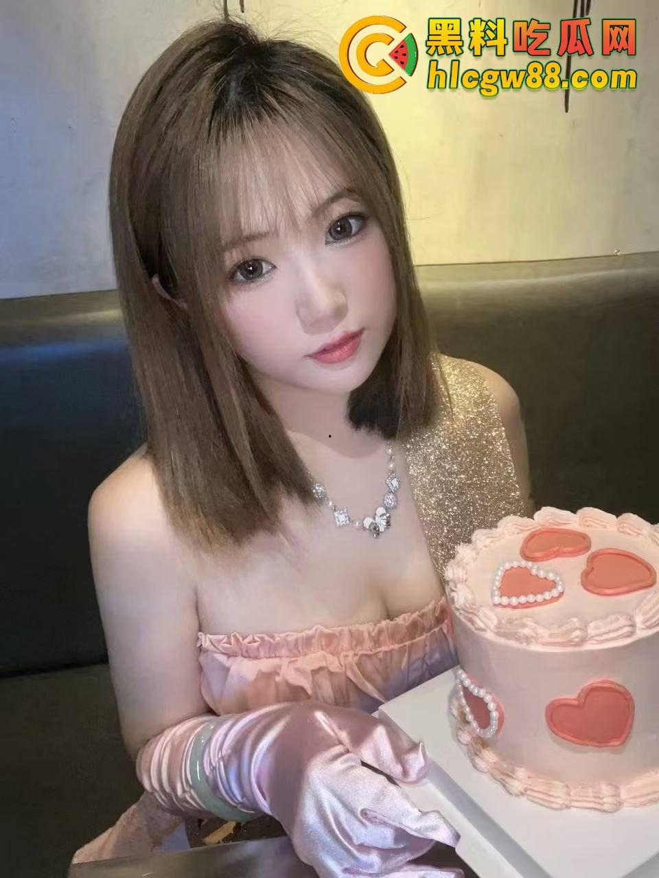 佛山罗总重金拿下女主播『华华华酱』在ET9车震，激情未尽就被原配跟小舅子当场捉奸，裤子都没穿好！-8