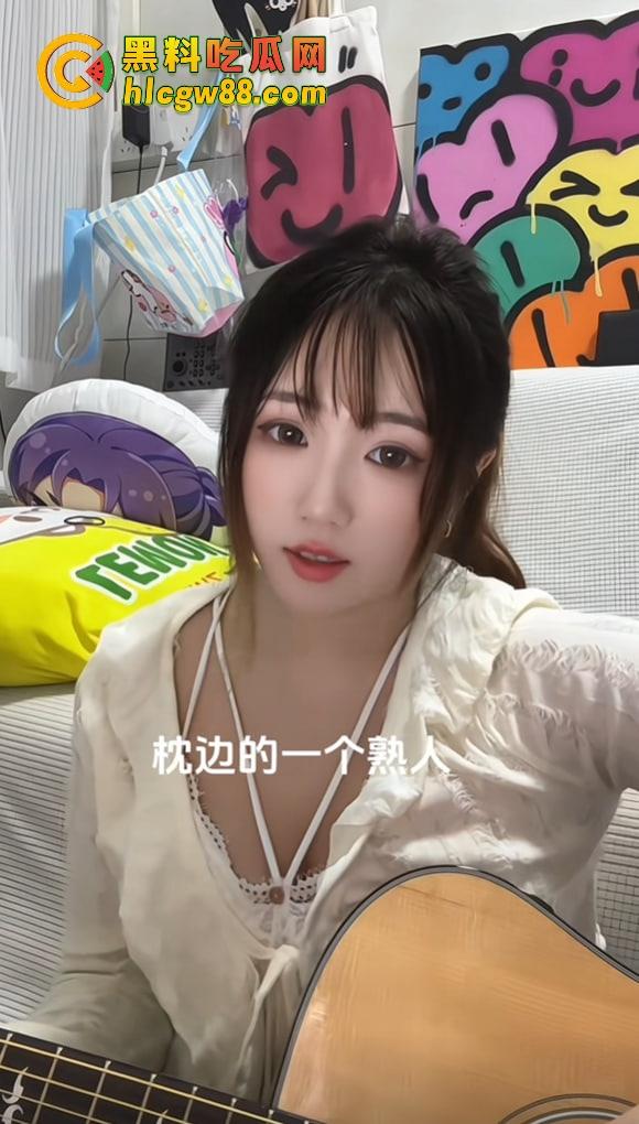 佛山罗总重金拿下女主播『华华华酱』在ET9车震，激情未尽就被原配跟小舅子当场捉奸，裤子都没穿好！-11